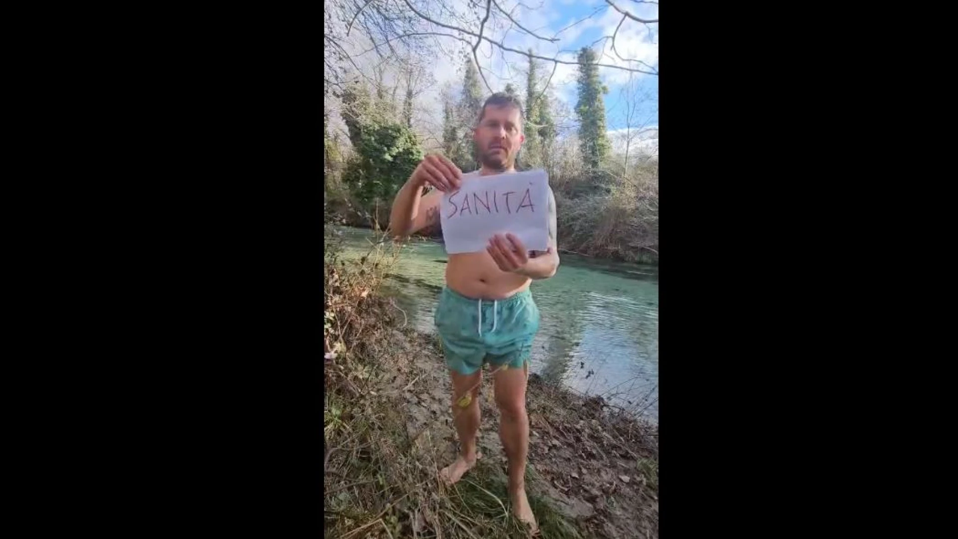 Colli a Volturno: il tuffo del 1 gennaio nel Volturno di Alessandro Angelone dedicato alla questione sanità a sostegno del sindaco di Isernia Piero Castrataro. GUARDA IL VIDEO